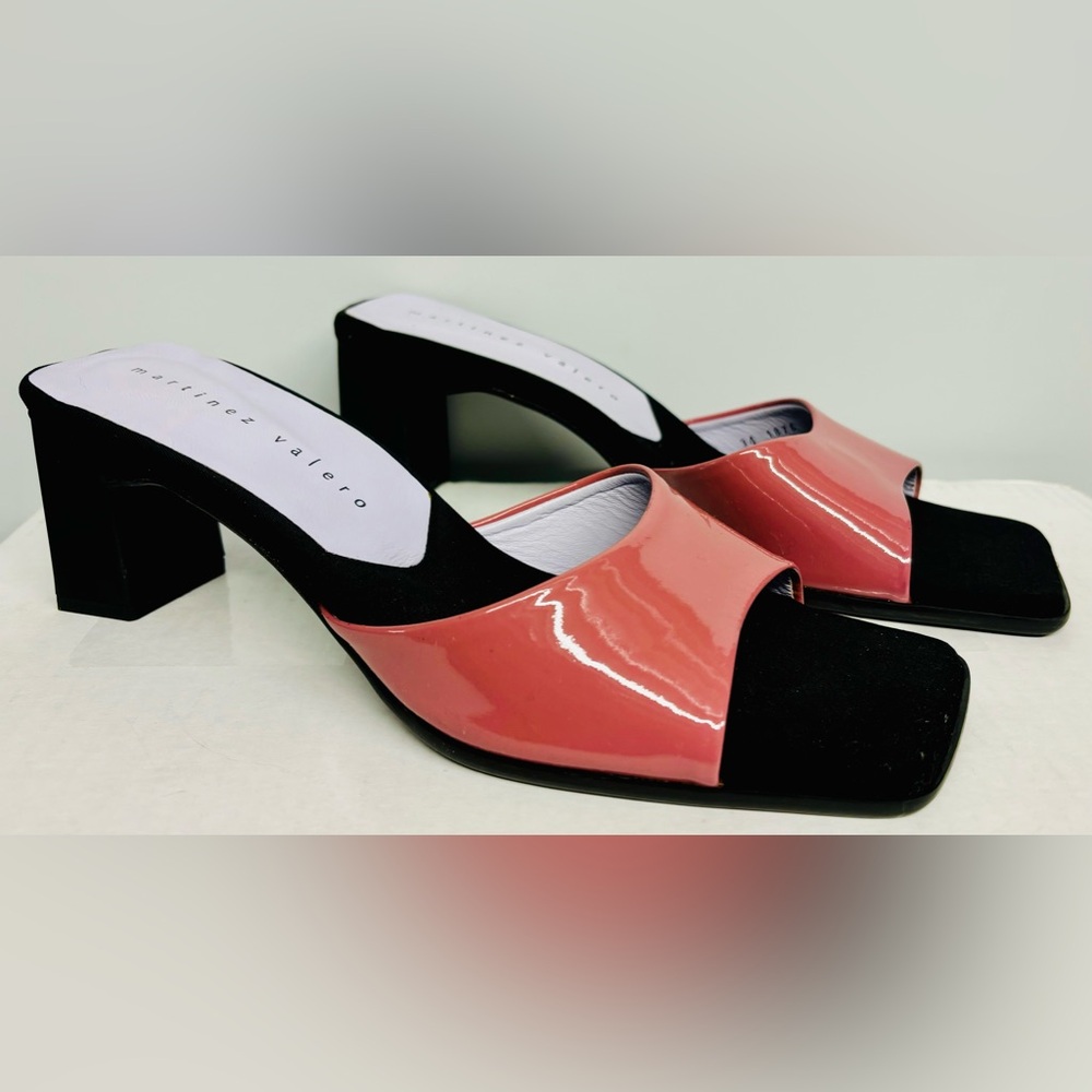 MARTINEZ VALERO Raspberry and Black Patent Leather Mules Size 8.5 - Picture 3 of 3